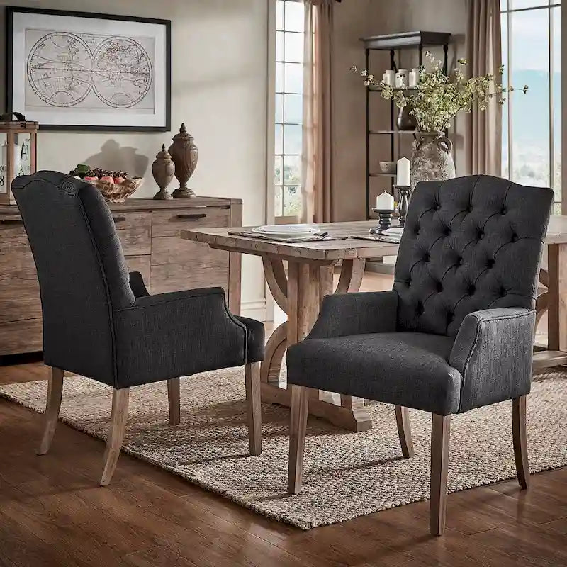 Gepolsterter Esszimmer-Armlehnstuhl mit Knopfheftung und rustikalen Holzbeinen, Beige / Grau / Leinen