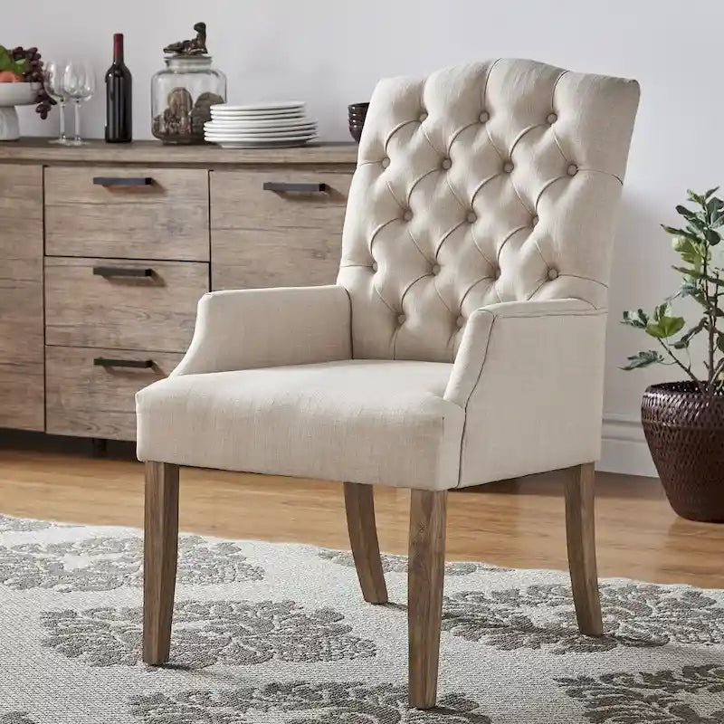 Gepolsterter Esszimmer-Armlehnstuhl mit Knopfheftung und rustikalen Holzbeinen, Beige / Grau / Leinen