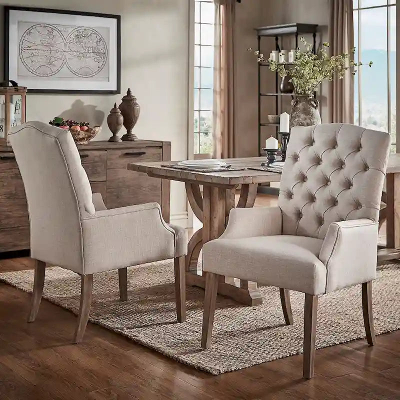 Gepolsterter Esszimmer-Armlehnstuhl mit Knopfheftung und rustikalen Holzbeinen, Beige / Grau / Leinen