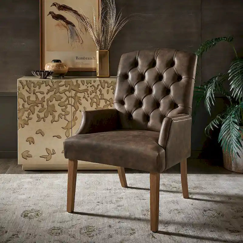 Gepolsterter Esszimmer-Armlehnstuhl mit Knopfheftung und rustikalen Holzbeinen, Beige / Grau / Leinen