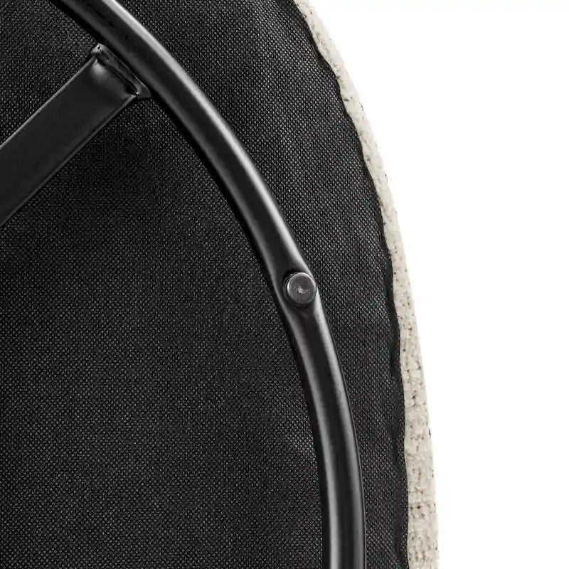 Drehbarer Akzentsessel mit Rückenlehne in Fassform aus Kunstleder und Nagelkopfdetails