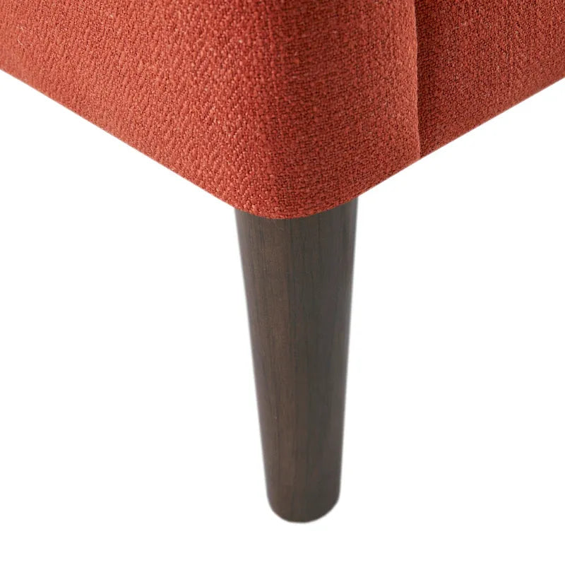 Poltrona decorativa imbottita con bottoni, cuscino removibile e gambe in legno massello