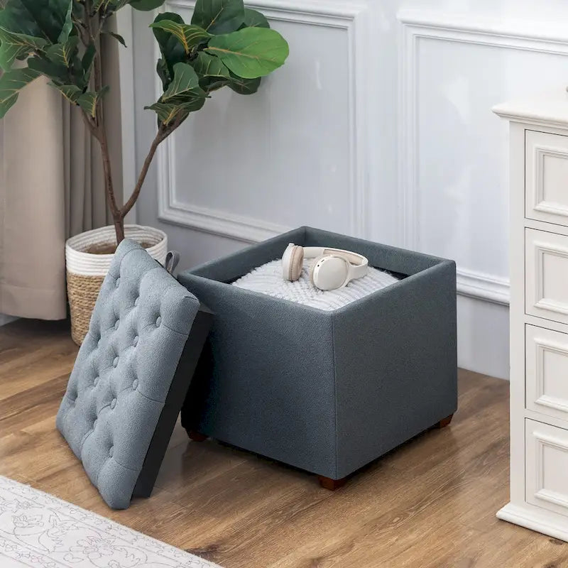 Quadratischer getufteter Stoffhocker mit abnehmbarem Tablettdeckel, blau
