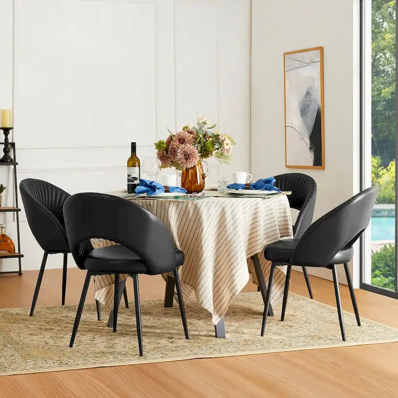 Gesteppter Esszimmerstuhl aus PU-Leder im Mid-Century-Modern-Stil mit schwarzen Metallbeinen