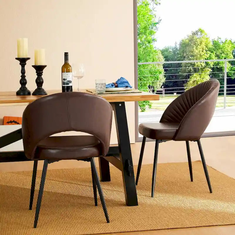 Gesteppter Esszimmerstuhl aus PU-Leder im Mid-Century-Modern-Stil mit schwarzen Metallbeinen