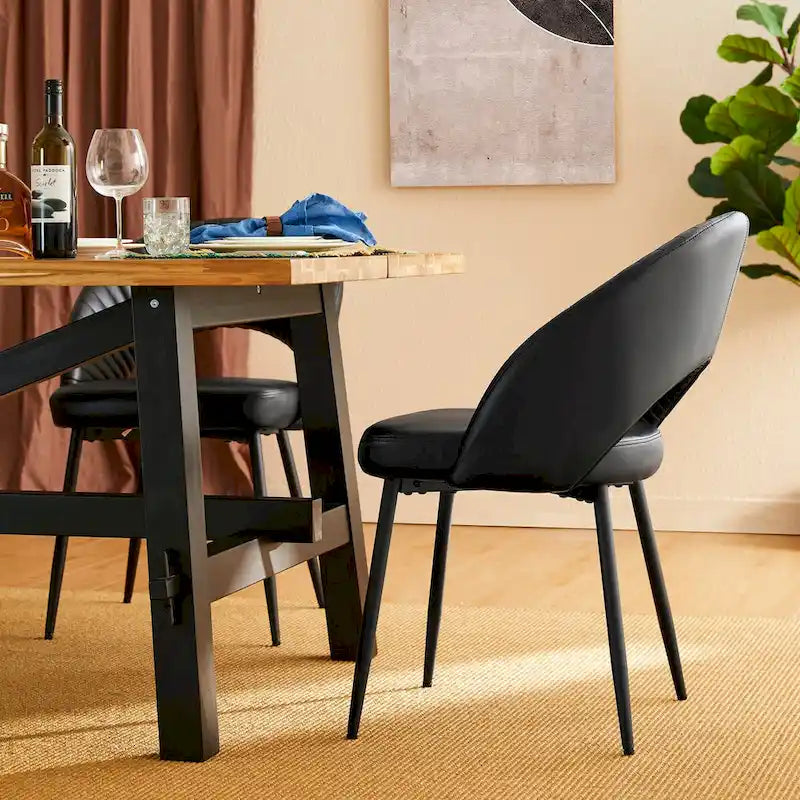 Gesteppter Esszimmerstuhl aus PU-Leder im Mid-Century-Modern-Stil mit schwarzen Metallbeinen