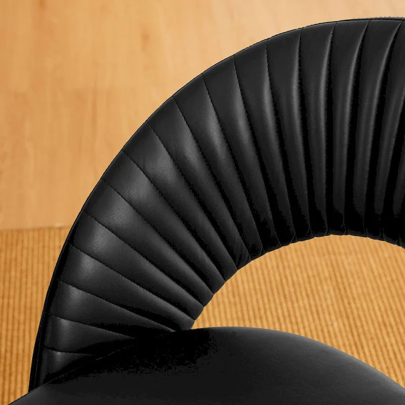 Gesteppter Esszimmerstuhl aus PU-Leder im Mid-Century-Modern-Stil mit schwarzen Metallbeinen