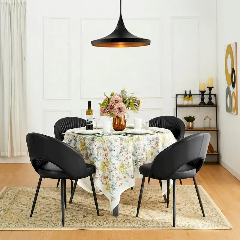 Gesteppter Esszimmerstuhl aus PU-Leder im Mid-Century-Modern-Stil mit schwarzen Metallbeinen